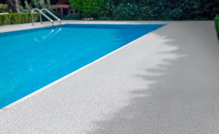 kamenny koberec k bazenum